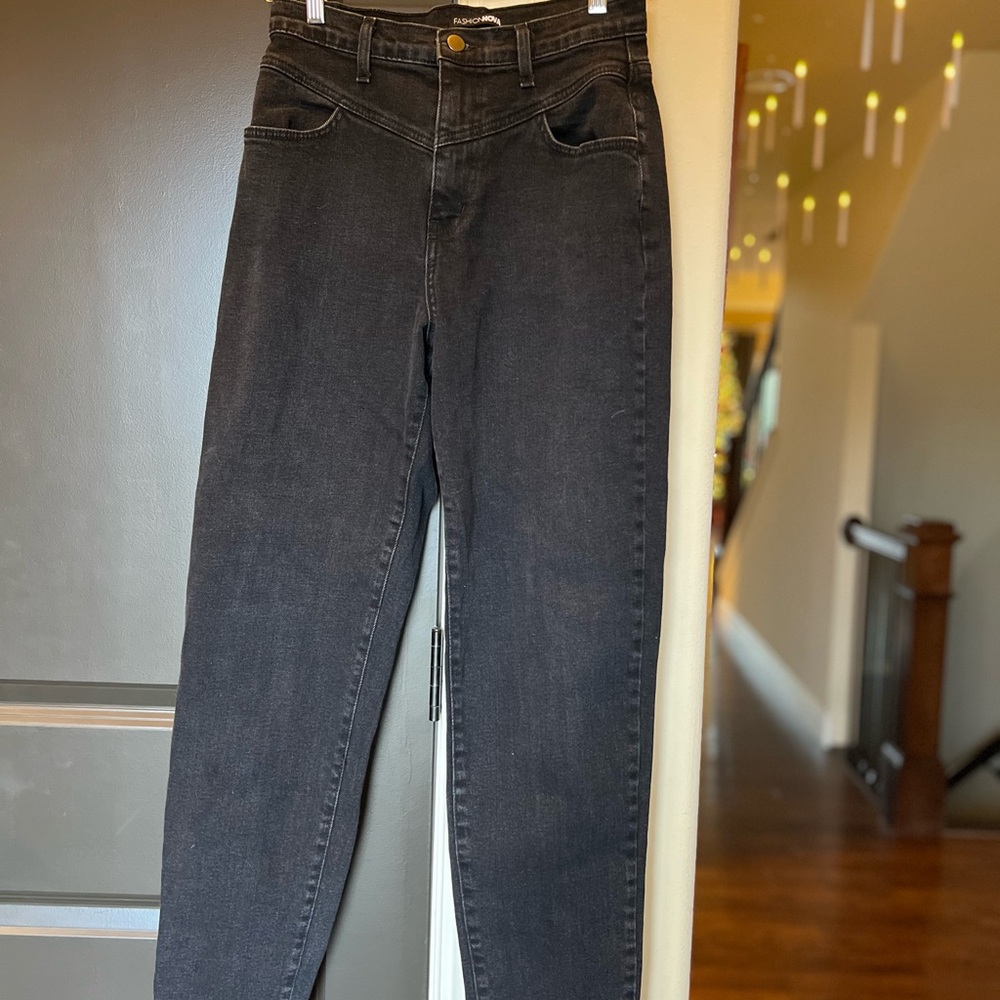 Cute 𝗙𝗮𝘀𝗵𝗶𝗼𝗻 𝗡𝗼𝘃𝗮 black Jeans 🖤🖤🖤